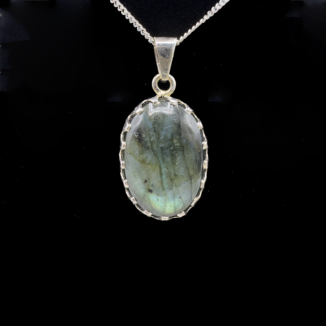 Labradorite Pendant - Mountain Lattice