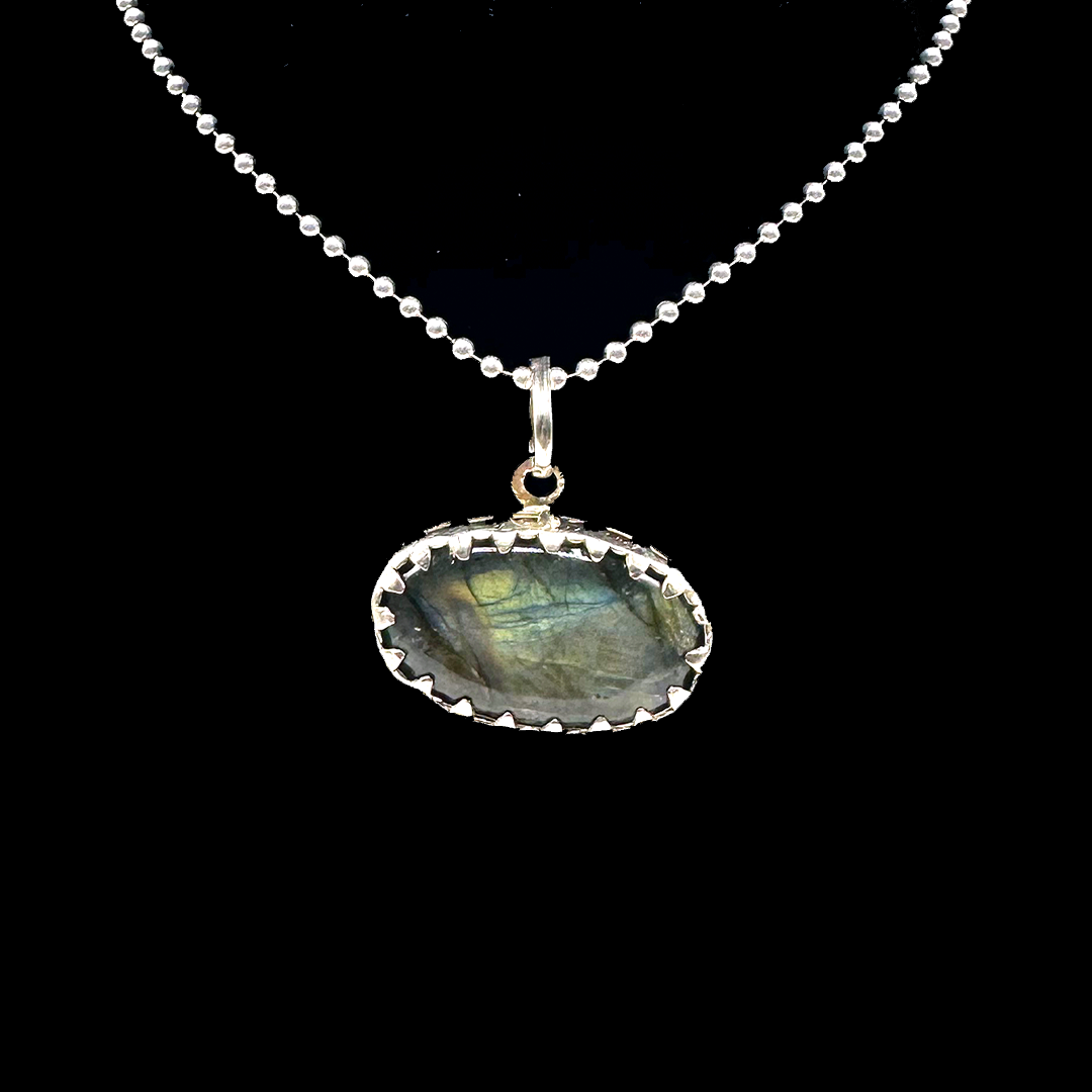 Labradorite Pendant - Verticle Lattice