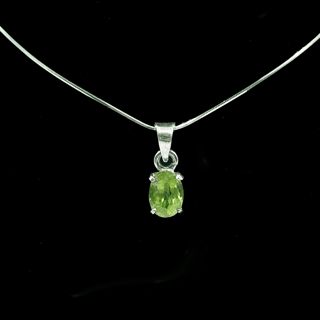 peridot-pendant-tiny-glow-1