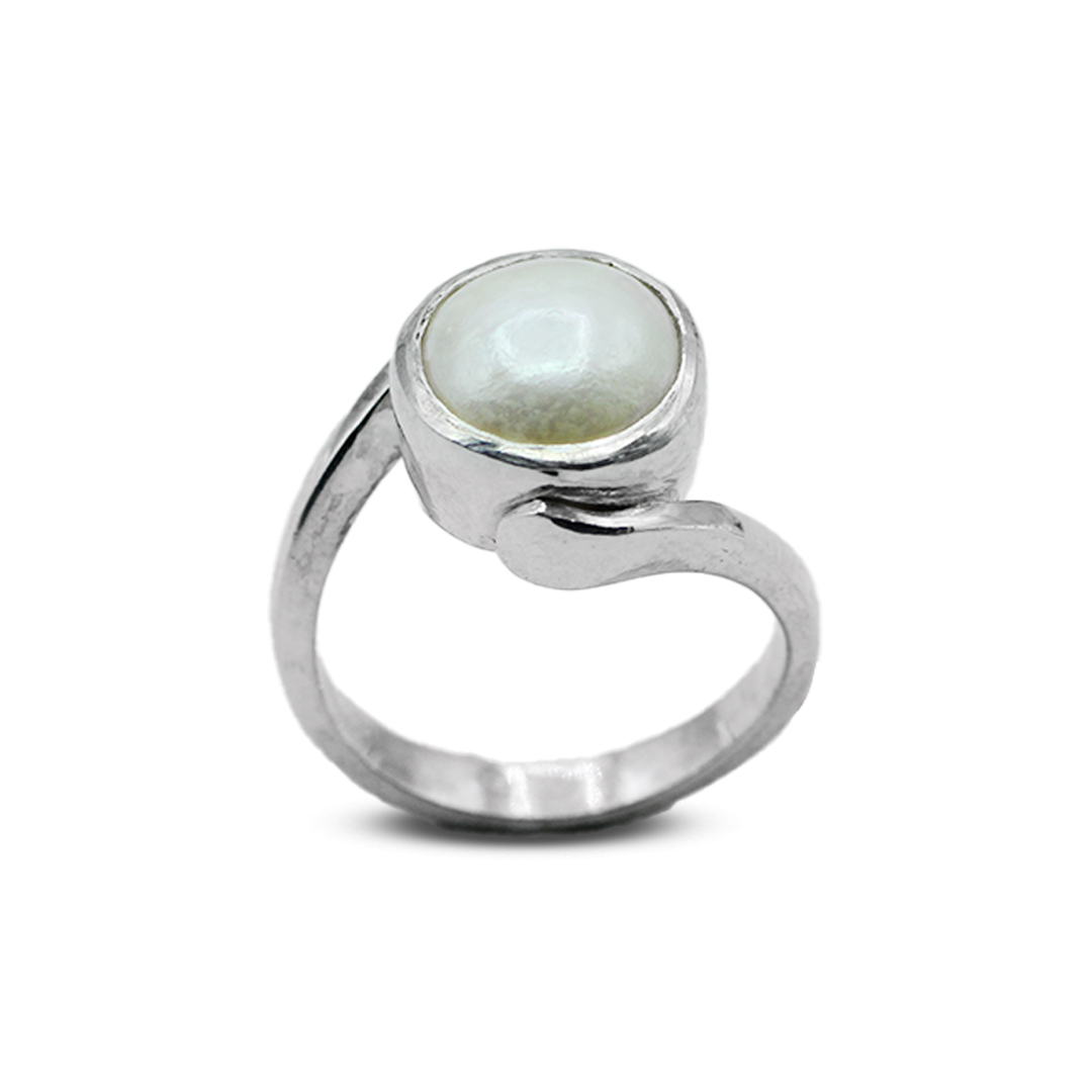 Pearl Women Ring – Bypass Design