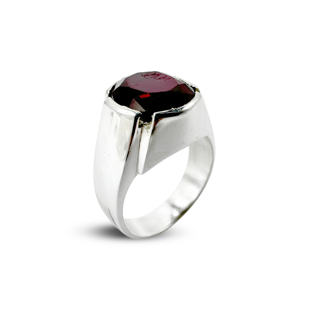 Garnet Men Ring - Corner Dig Design
