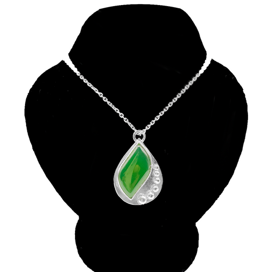 Green Agate Pendant - Silver Beads Plate