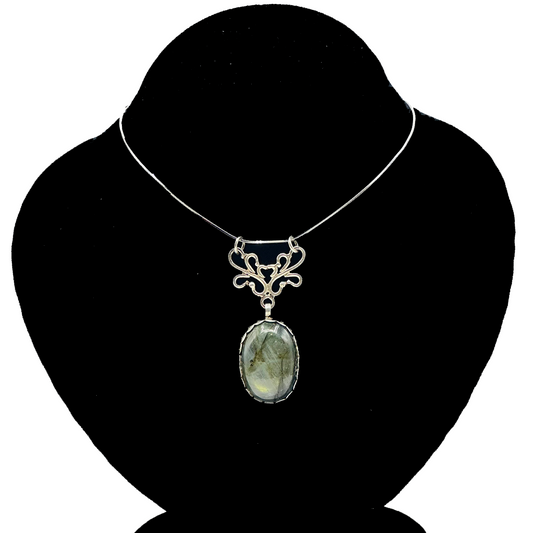 Labradorite Pendant - Horn Lock Design