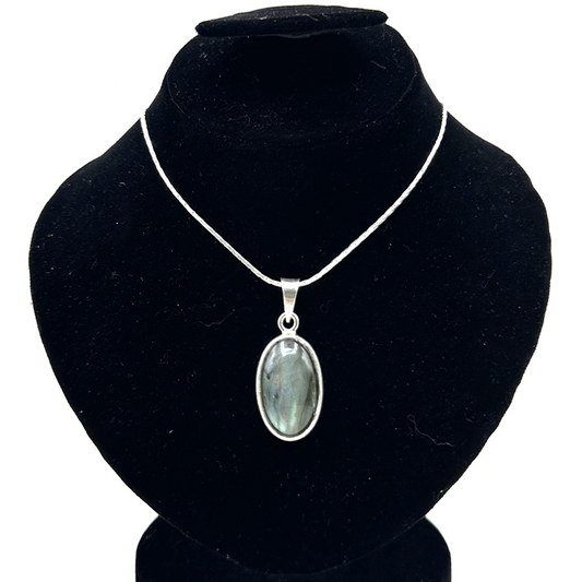 Labradorite Pendant - Essential
