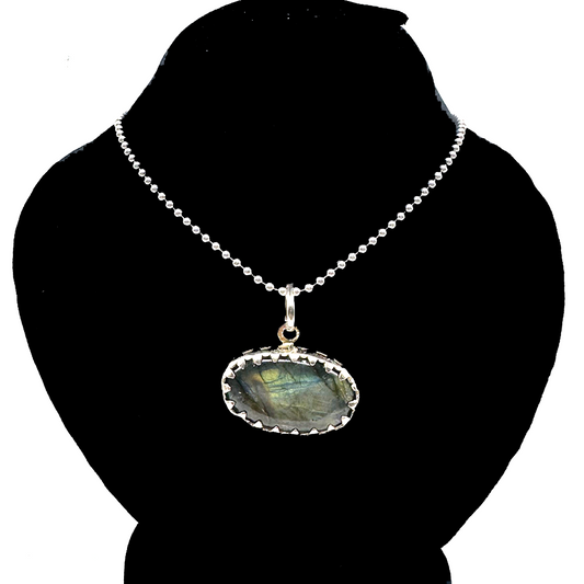 Labradorite Pendant - Verticle Lattice