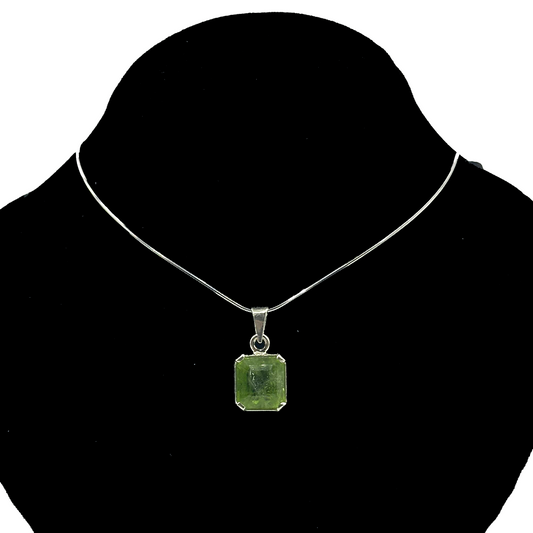 peridot-pendant-square-yard-2