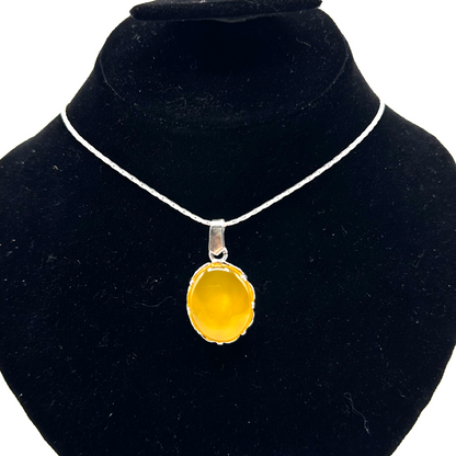 Yellow Agate Pendant - Leaf Lattice Design